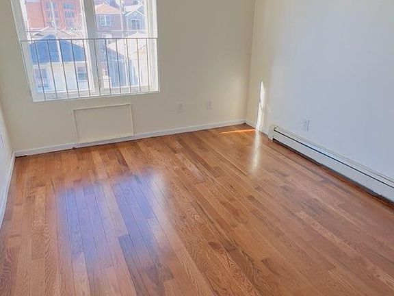 3rd image of 147 Beach 26th St #3