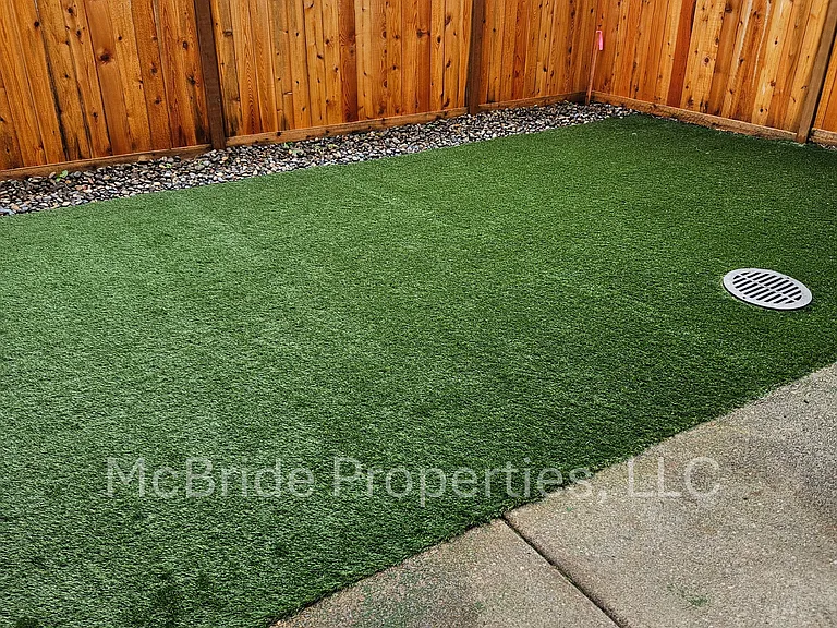 1126 Lilium Ln — Photo 10
