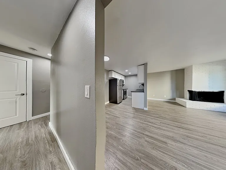 1105 S Woodlawn St #1 — Photo 12