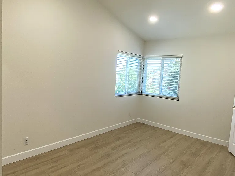 26162 Roscommon Ct — Photo 12
