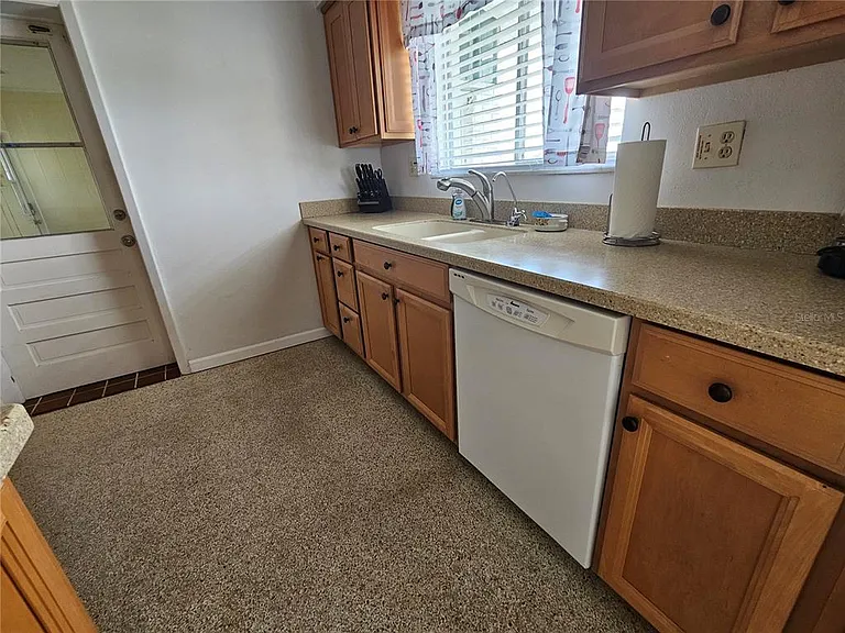1703 Amhurst Cir — Photo 17