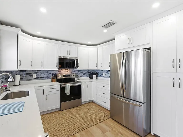 201 Pompano Dr SE #C — Photo 7