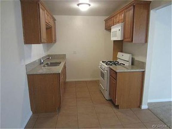 4th image of 12 Eastridge Ln