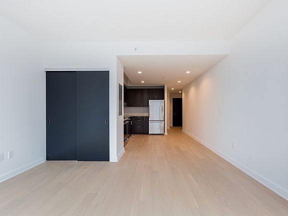 3rd image of 21 W End Ave APT 2509