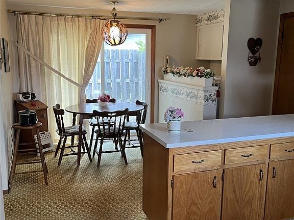 4th image of 235 Windsor Pl