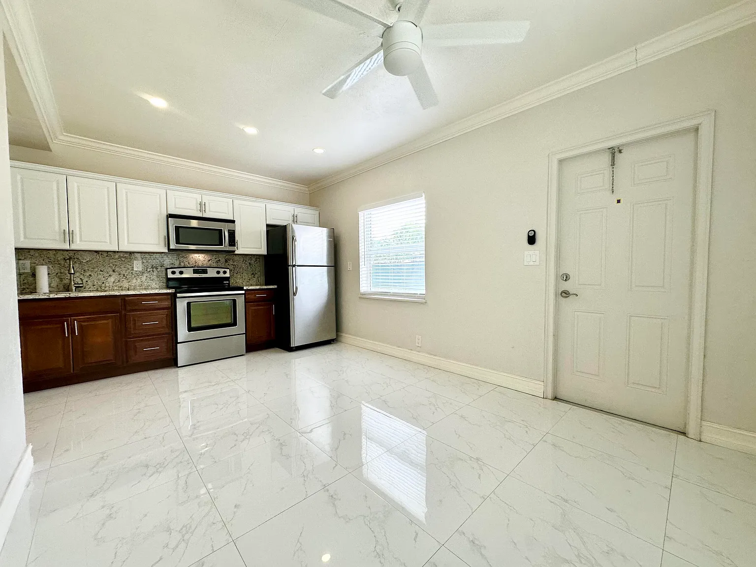 1 bed, 1.0 bath, 453 sqft, $1,395 — Photo 2