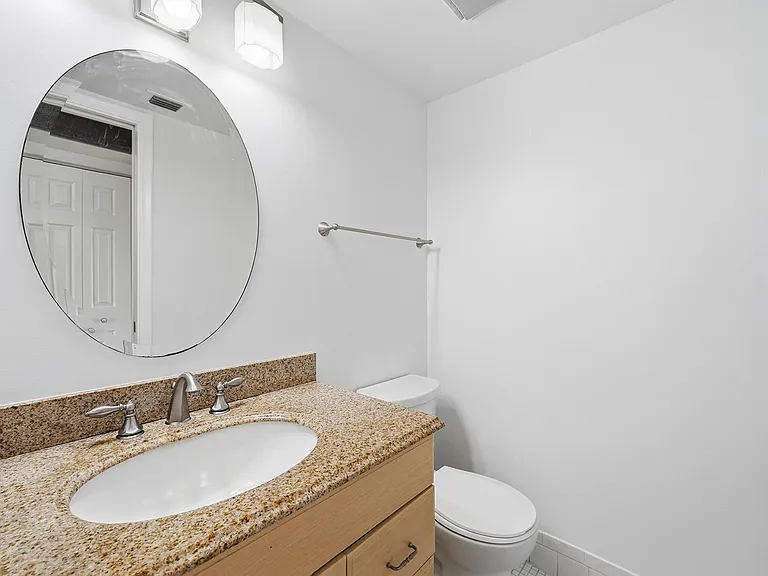 2401 Antigua Cir #J3 — Photo 9