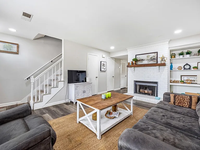 250 Sanders Ferry Rd #4 — Photo 5