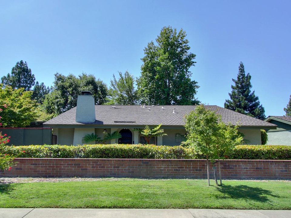 1st image of 104 Touchstone Pl