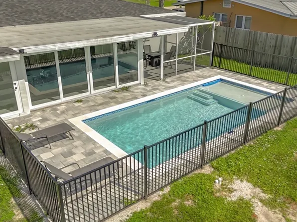 1428 Vendome Ct, Cape Coral, FL 33904