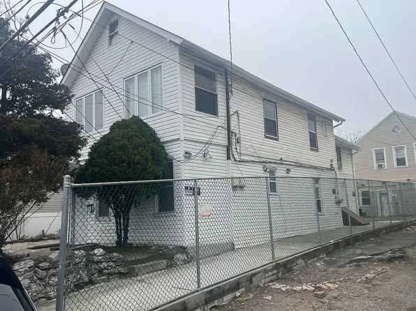 303 84th Bch, Far Rockaway, NY 11693