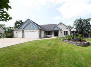 117 Accipiter Ct, Burlington, WI 53105
