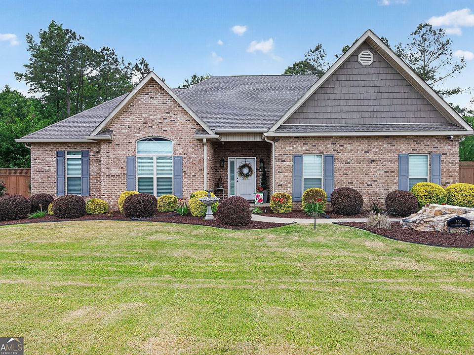 1st image of 302 Paddington Ln