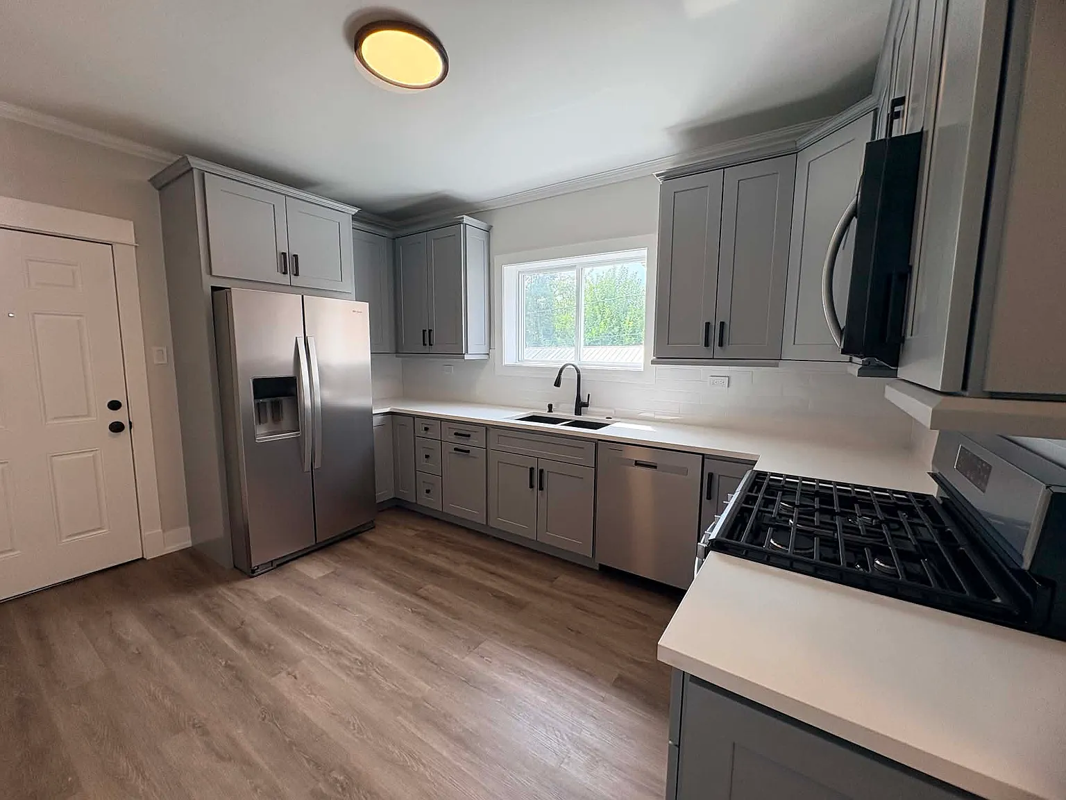3 bed, 1200 sqft, $2,250 — Photo 4