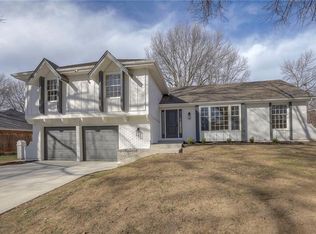 1604 E Sunvale Dr, Olathe, KS 66062