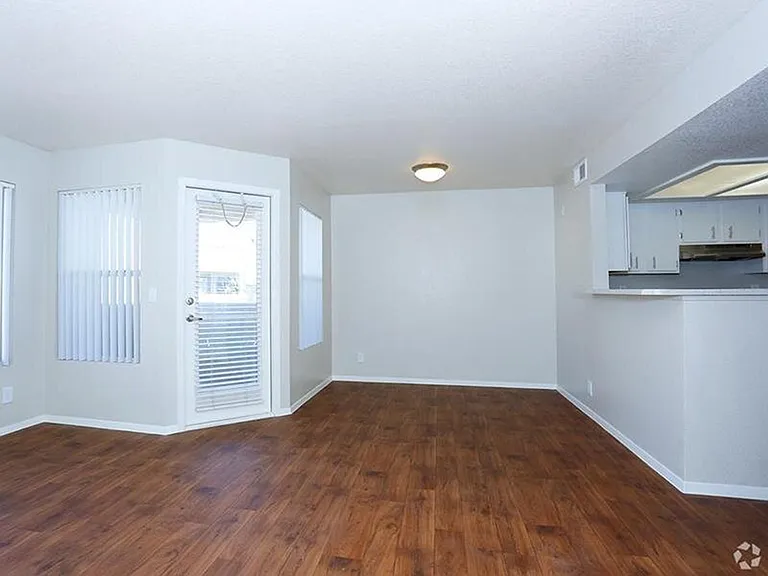 127 W Cypress St — Photo 12