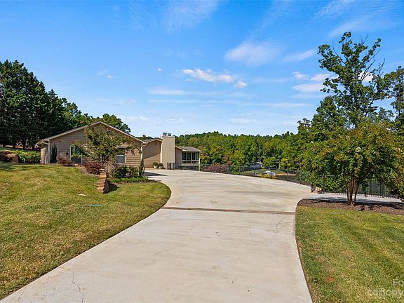 4th image of 7032 Brookview Dr