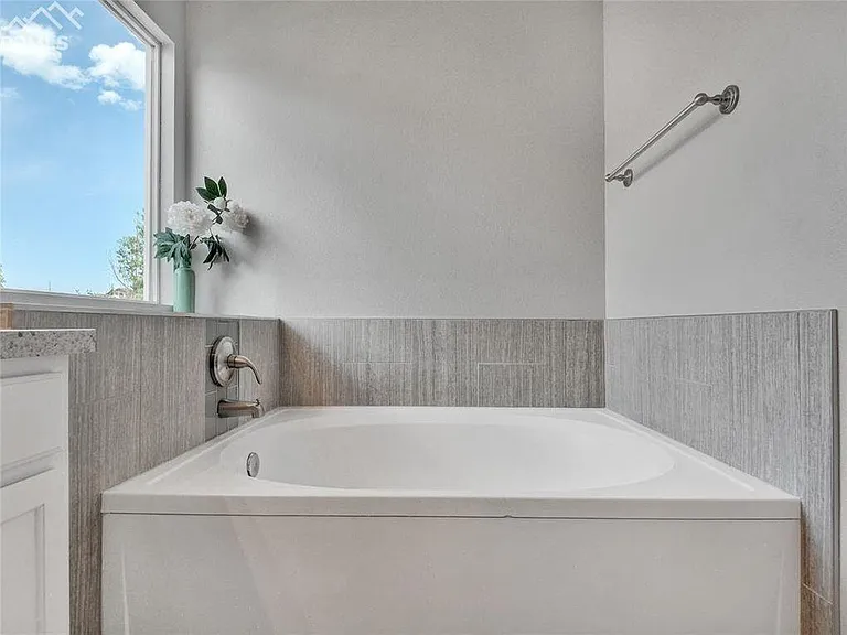 7154 Grand Prairie Dr — Photo 16