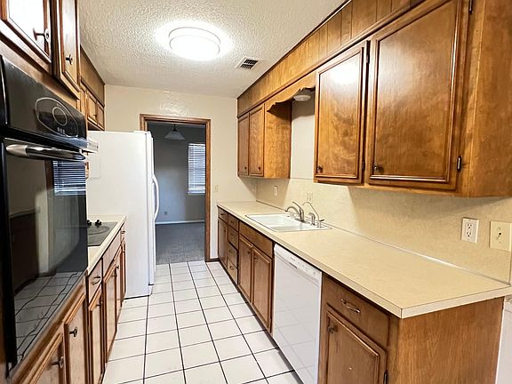 5th image of 3338 Providence Dr