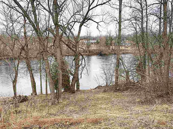 4th image of 493 County Route 46