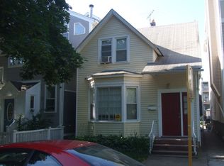 1321 W Wolfram St, Chicago, IL 60657