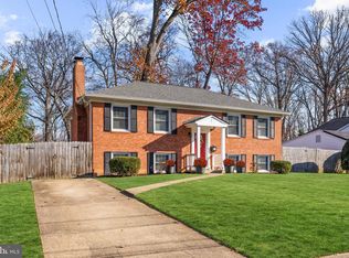 8011 Candlewood Dr, Alexandria, VA 22306