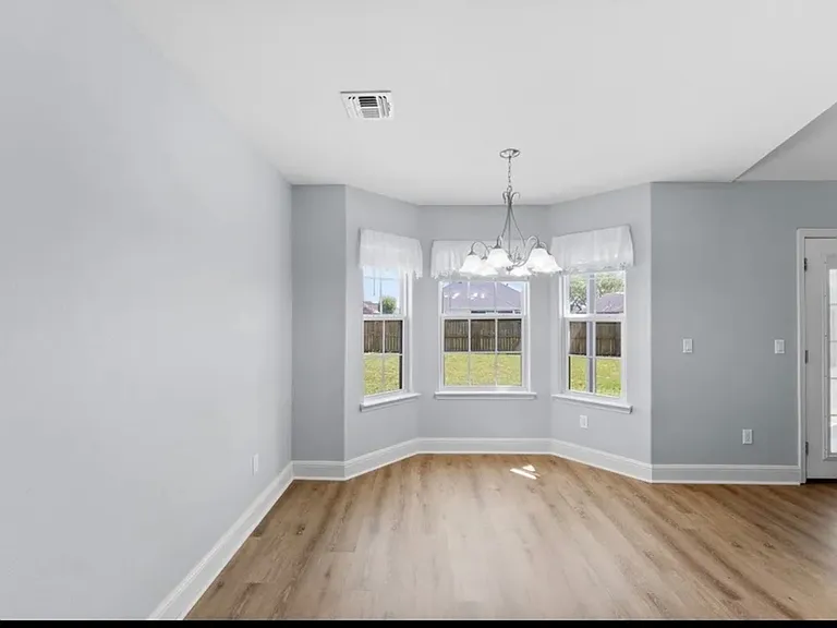 550 Bonanza St — Photo 8
