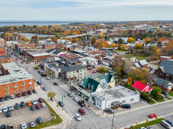 42 Daniel St N, Arnprior, ON K7S 2K5