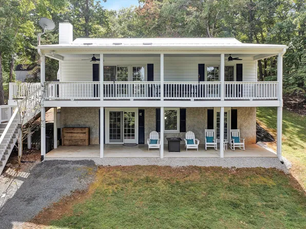 110 Sherwood Dr, Huddleston, VA 24104