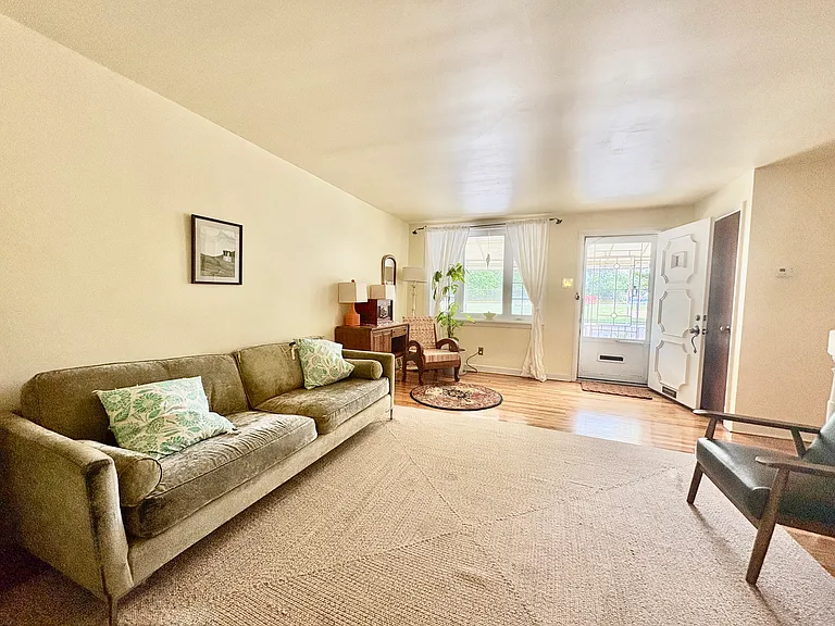 305 E Pleasant St — Photo 3