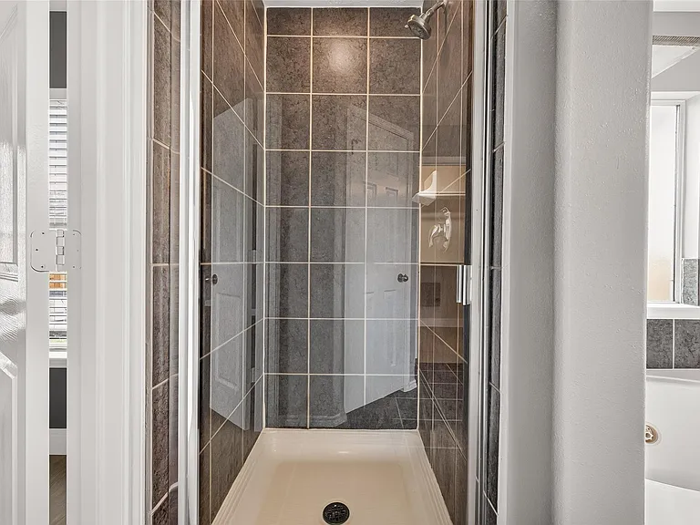 22210 Bellow Glen Dr — Photo 36