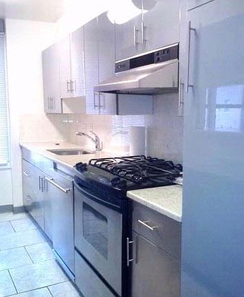 3rd image of 3221 Emmons Ave #322