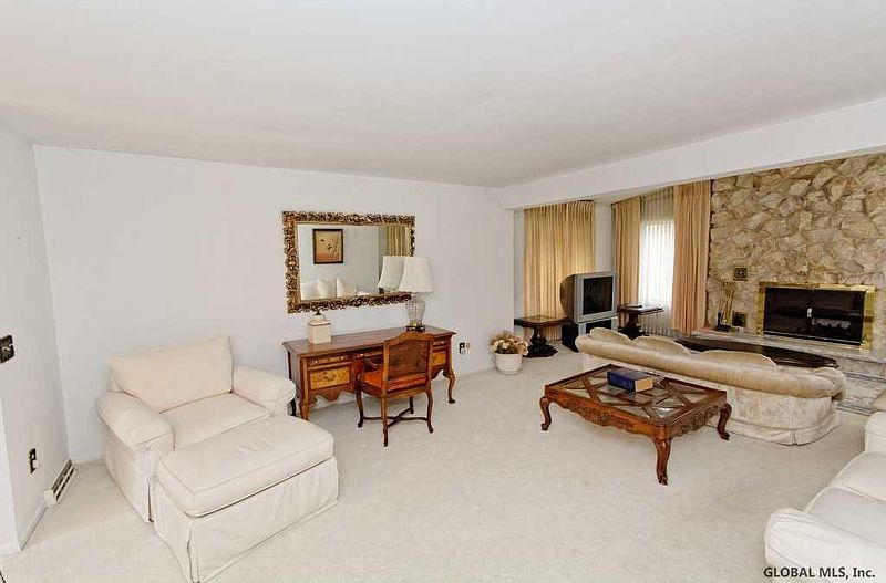 4th image of 53 VAN VRANKEN Road