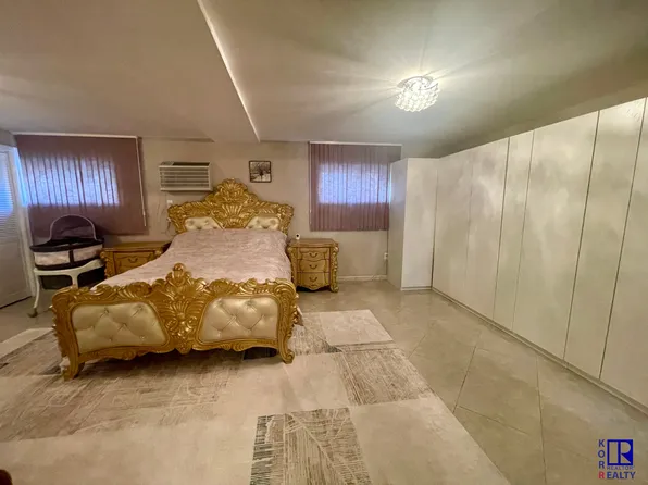 3105 Emmons Avenue image 29 of 31