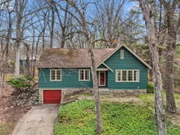 17 Angle Rd, Michiana Shores, IN 46360