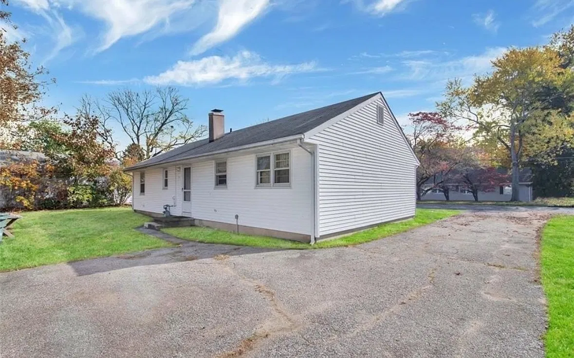 28 Jourmire Road — Photo 4