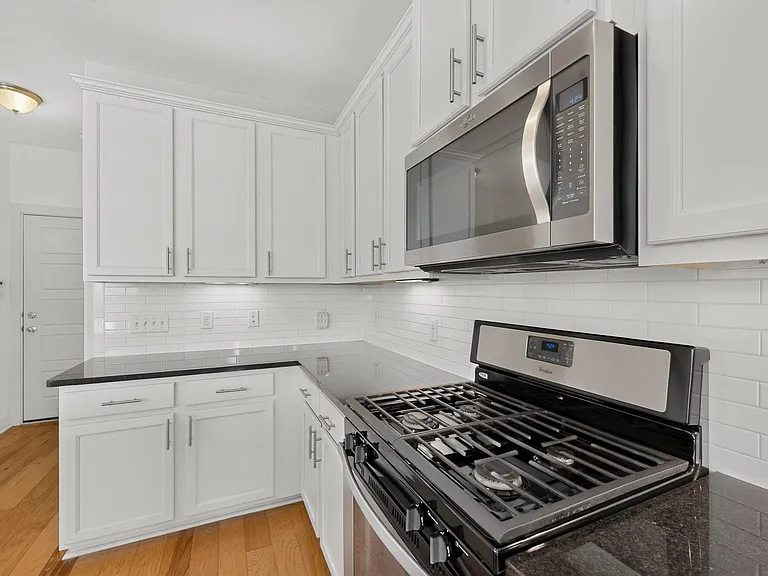 5915 Swayden Ln — Photo 16