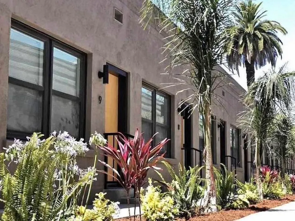 526 Golden Ave #10