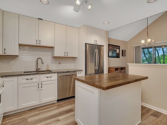 2nd image of 2748 Shelly Ln