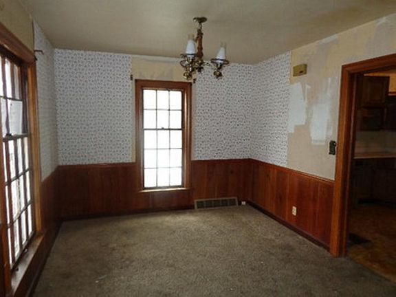 4th image of 254 Hilton Ave