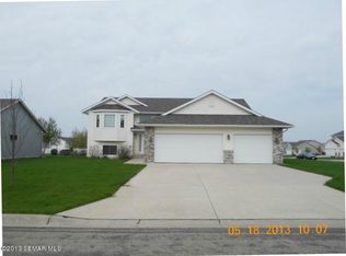 2546 Mossy Creek Dr NE, Owatonna, MN 55060