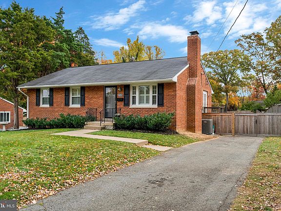 3rd image of 6215 Crestwood Dr