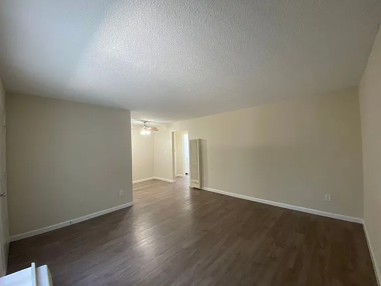 Park Granada Apartments — Photo 15