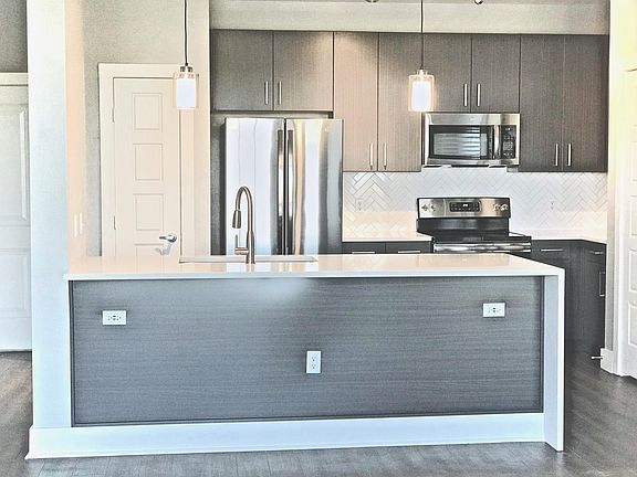 4th image of 1690 S Lakeshore Blvd #4001