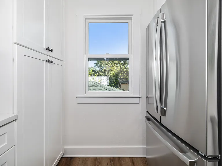 905 E Saint Clair St — Photo 30