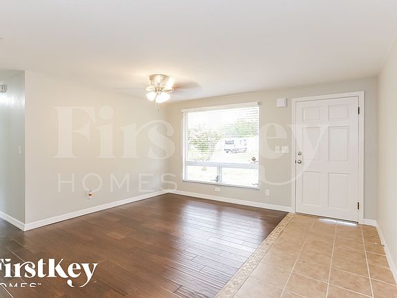 3rd image of 447 Clermont Dr W