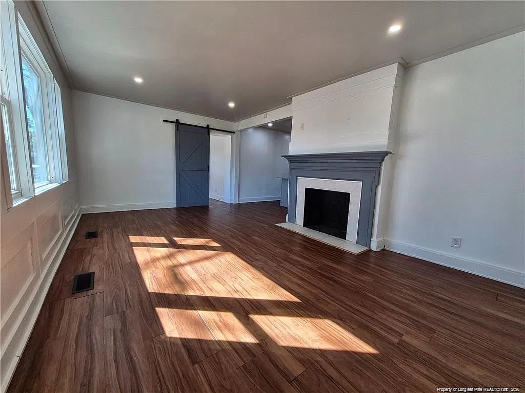3 bed, 2.0 bath, 1585 sqft, $1,300 — Photo 4