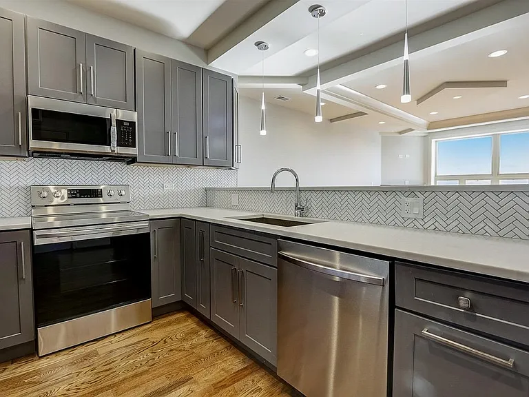 6349 S Woodlawn Ave #2C — Photo 9