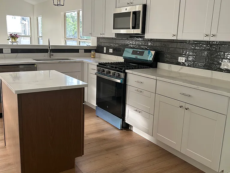 6 W Rosewood Ln — Photo 3