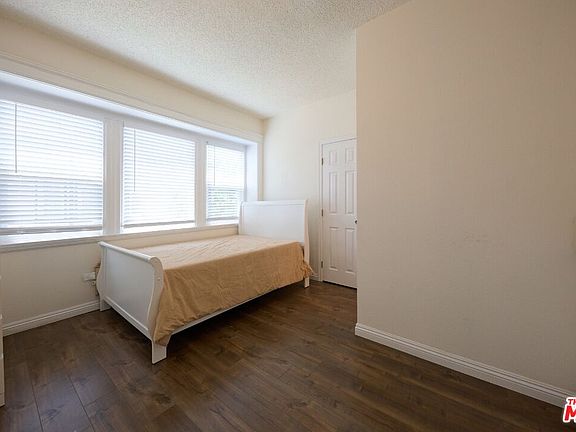 5th image of 1475 W 28th St